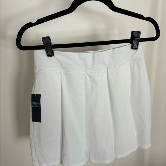 NWT Abercrombie pleated athletic skirt with shorts - Picture 2 of 6